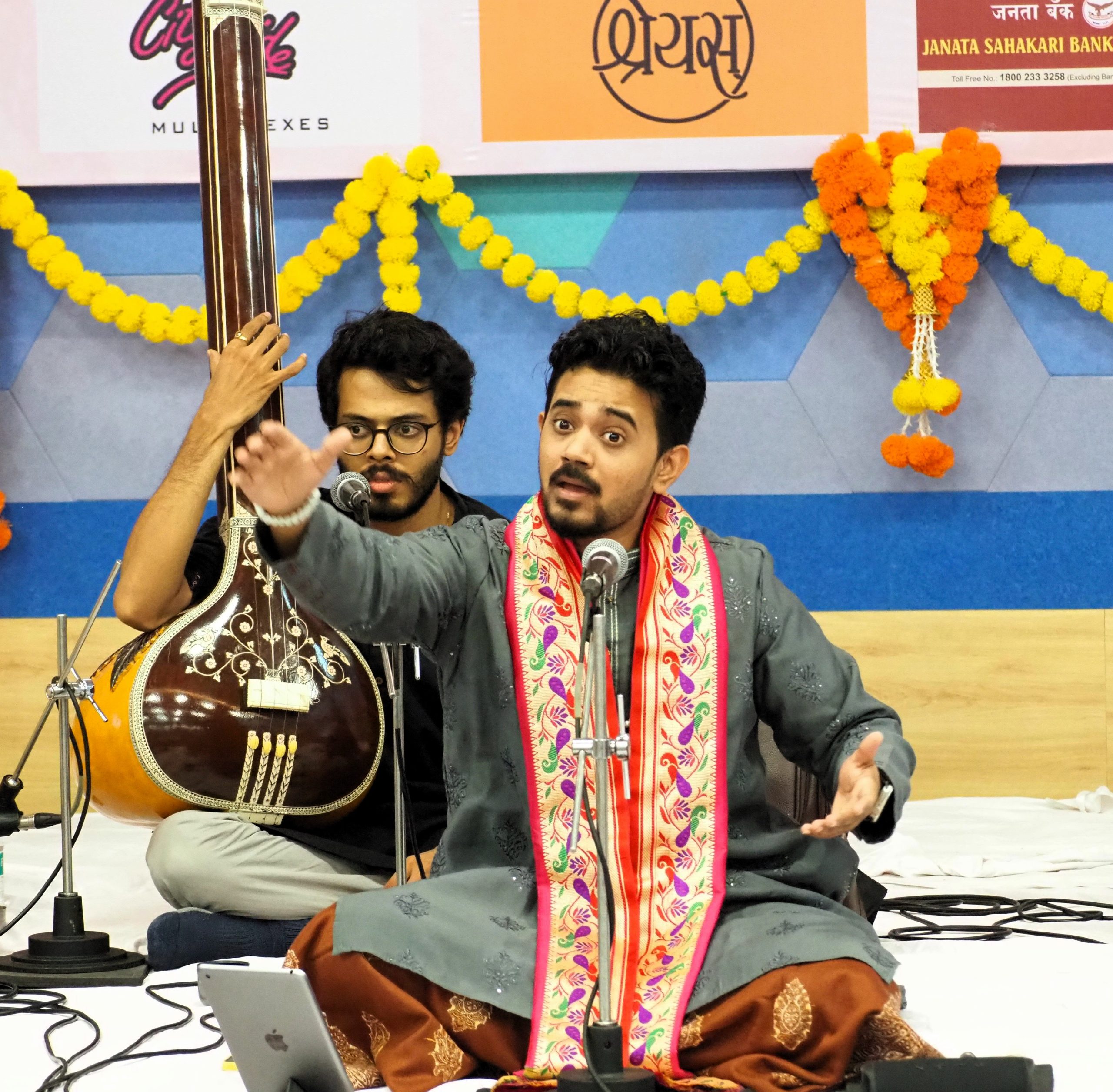 Gandhar Deshpande1