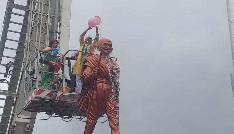 Mahatma Gandhi statue