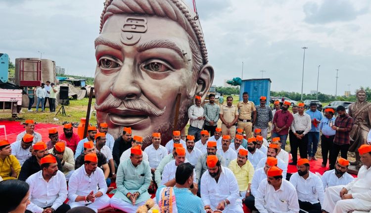 Statue of Hindu Bhushan